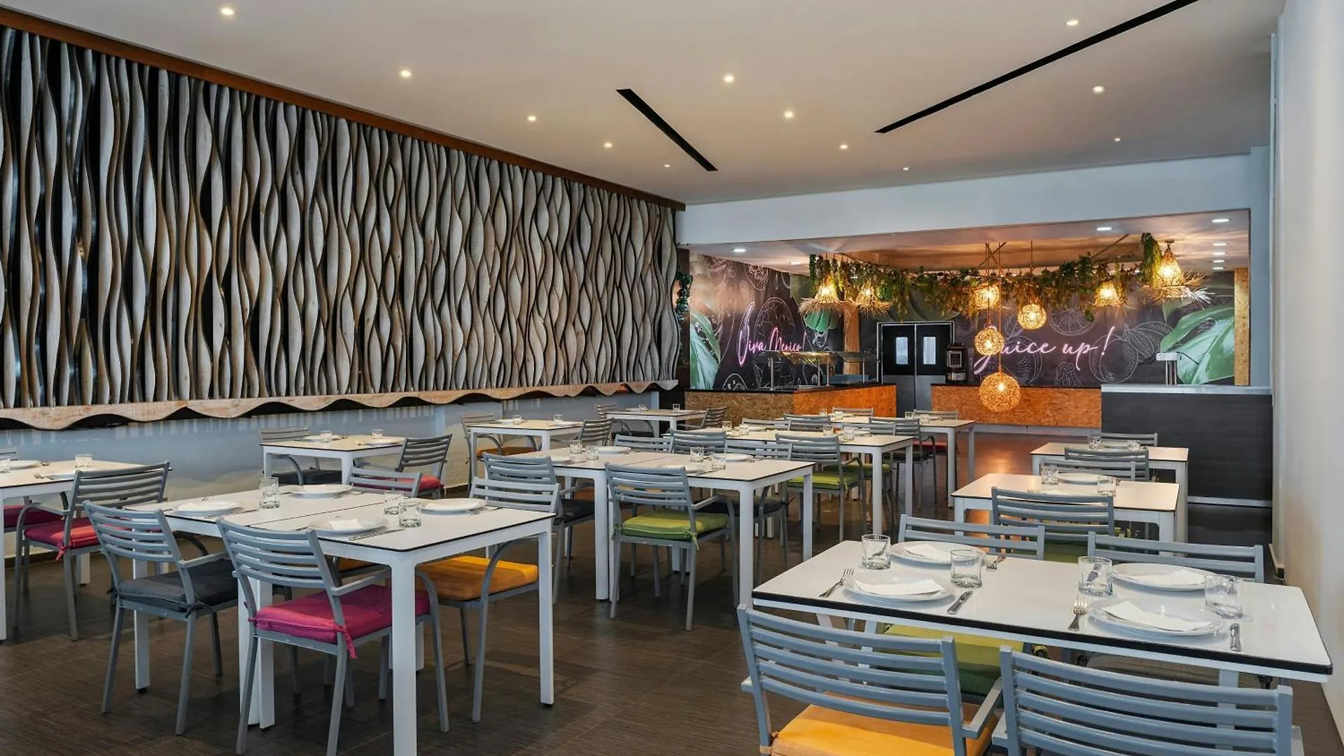 Aloft Cancún 4*,