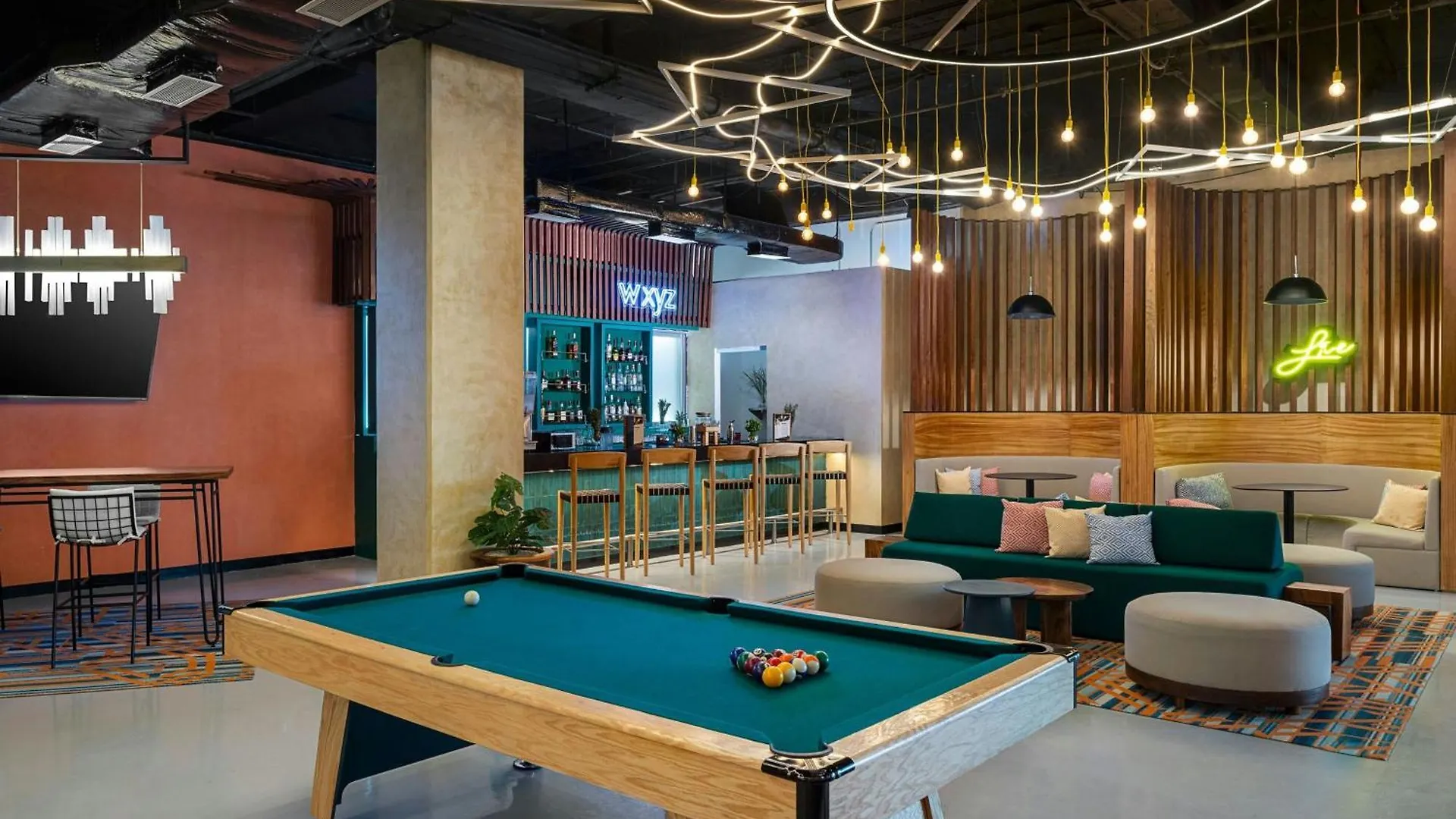Hotel Renovated Aloft Cancún