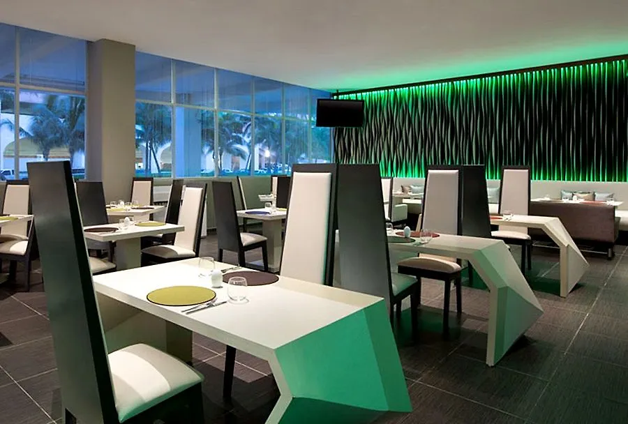 Aloft Cancún 4*,